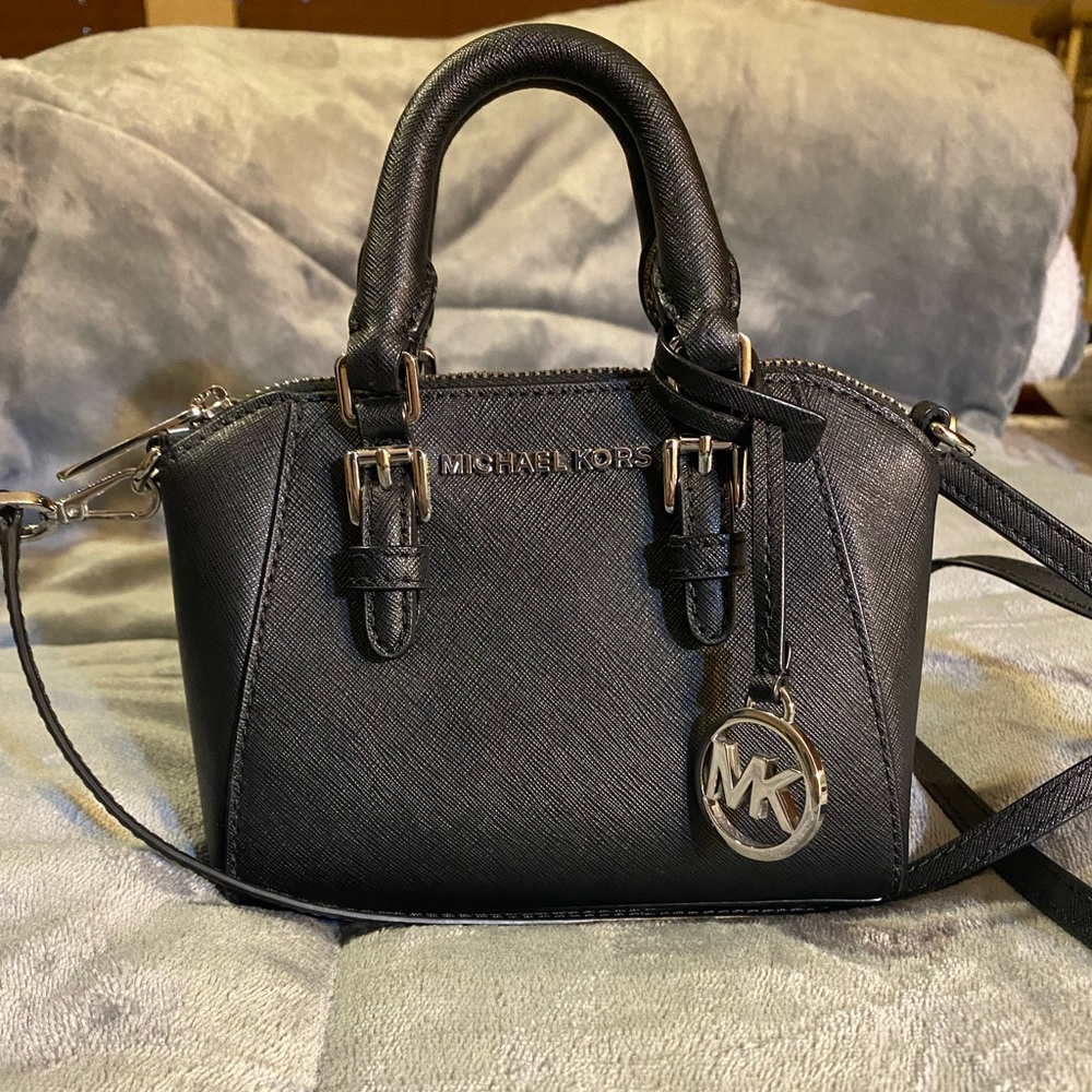 MICHAEL KORS
CIARA XS MINI MESSENGER
CROSSBODY BAG